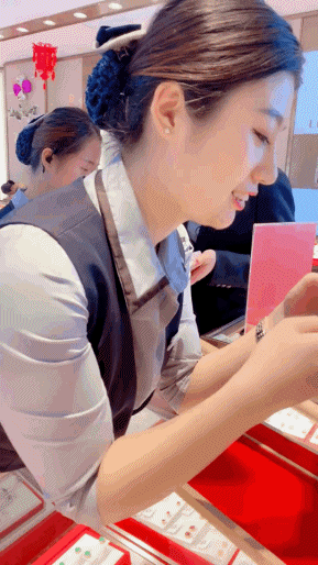 恶搞化妆的美女动图恶搞gif搞笑图片