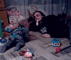 小孩子恶搞家长的搞笑动图恶搞gif搞笑图片