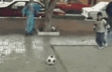 恶搞足球的动态图恶搞gif搞笑图片