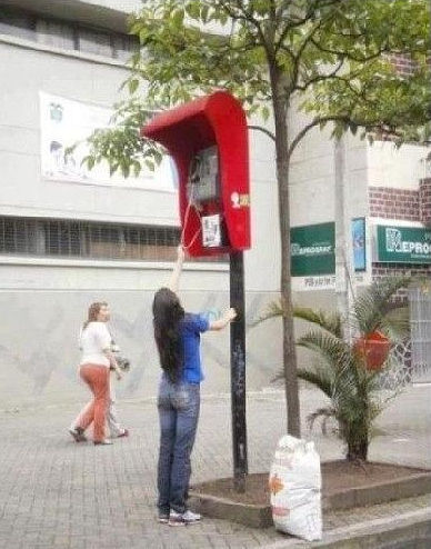 恶搞电话亭的图片恶搞gif搞笑图片