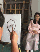 美术生素描画画的恶搞朋友GIF动图恶搞gif搞笑图片