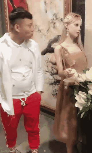 恶搞整蛊美女的搞笑动图恶搞gif搞笑图片