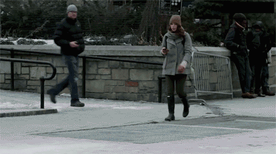 街头恐怖恶搞整蛊路人GIF动态图恶搞gif搞笑图片