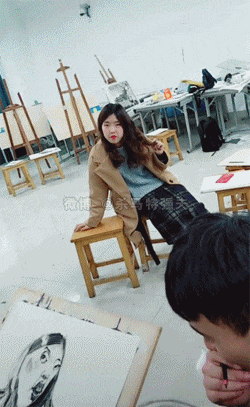 看来今天你是跑不了了恶搞gif搞笑图片