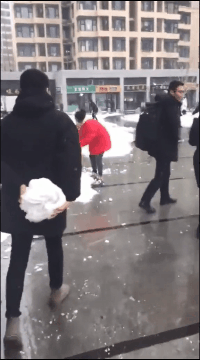 打雪仗吗？进医院的那种恶搞gif搞笑图片