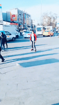 在大众面前装逼的后果恶搞gif搞笑图片