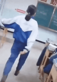 这位同学走出了六亲不认的步伐，结果....恶搞gif搞笑图片