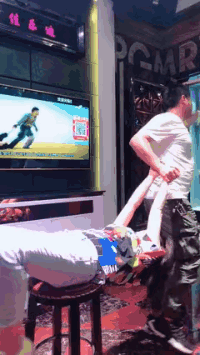 你们模仿mv也太厉害了吧恶搞gif搞笑图片