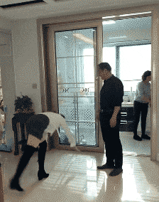 这天天在家让你闲的，赶紧出去找个男朋友恶搞gif搞笑图片