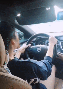 女司机上路全员警戒恶搞gif搞笑图片