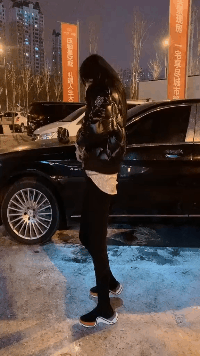 看来姑娘是演技派呀！恶搞gif搞笑图片