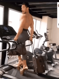 兄弟你走出了女人才能走出的自信恶搞gif搞笑图片