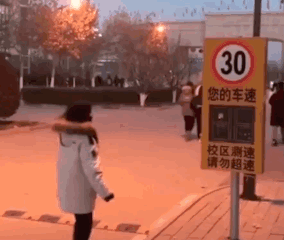 谁要娶她，以后就准备挨时速32公里的耳刮子恶搞gif搞笑图片