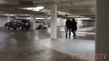 电锯屠夫的疯狂恶作剧！恶搞gif搞笑图片