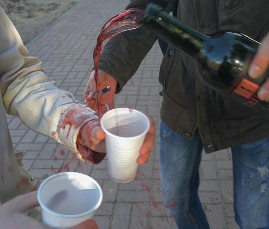 “生活再难 也要爱自己 ” ​​​​恶搞gif搞笑图片