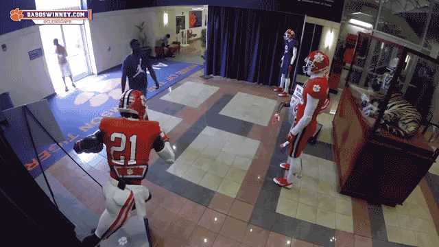 来嘛，别怕，就想问一下你恶搞gif搞笑图片