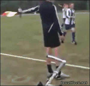 遇到这种情况，不能着急，缓缓提上裤子，私下在说恶搞gif搞笑图片