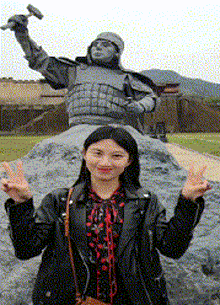 妹子估计吓尿了恶搞gif搞笑图片