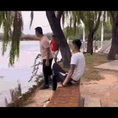 好家伙，就这坑队友的方式，简称无敌恶搞gif搞笑图片