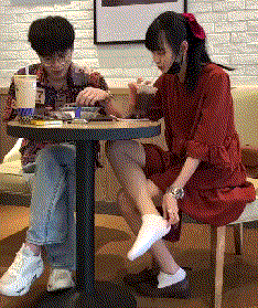 这么漂亮的女孩子，该如何报复她恶搞gif搞笑图片