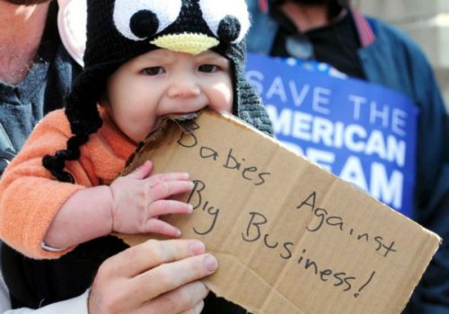 到嘴边的都得咬一口儿童gif搞笑图片