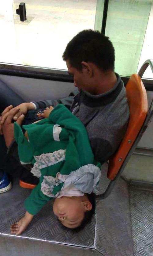 娃儿还是不能让他爹带！！！儿童gif搞笑图片