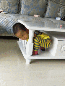 哈哈，出不来了吧儿童gif搞笑图片