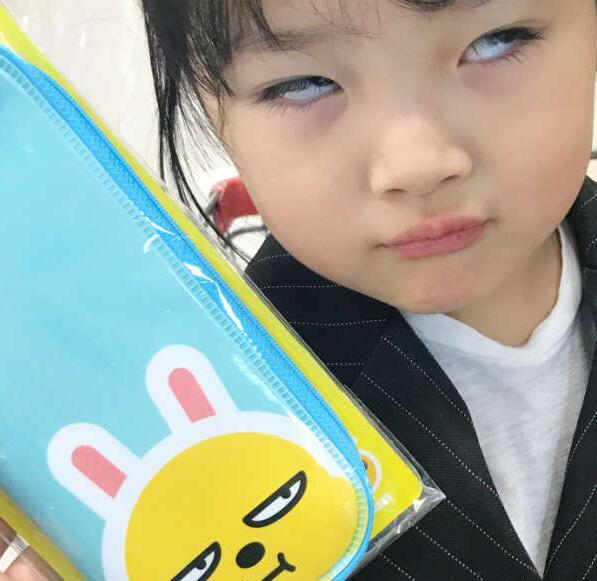 右边更可爱儿童gif搞笑图片