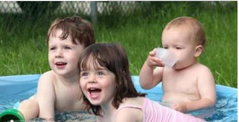 这洗澡水的口感还不错错哦儿童gif搞笑图片