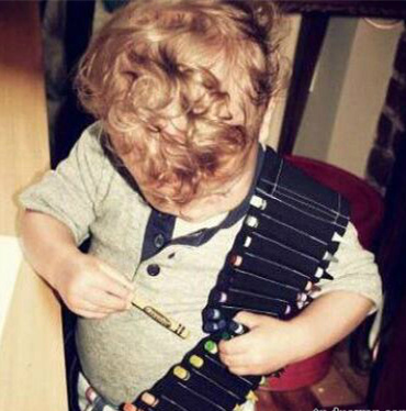 谁还不是个战士啊？儿童gif搞笑图片