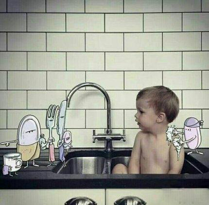 小子，这是我们洗澡的地方儿童gif搞笑图片