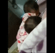 看你还敢不敢生二胎儿童gif搞笑图片