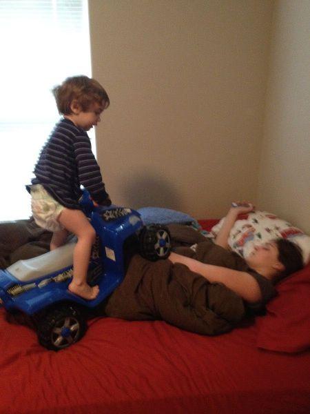 人间惨剧啊！儿童gif搞笑图片