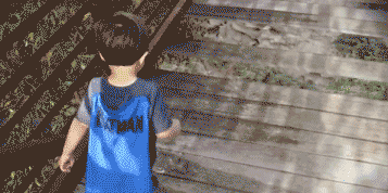 小屁孩快跑儿童gif搞笑图片