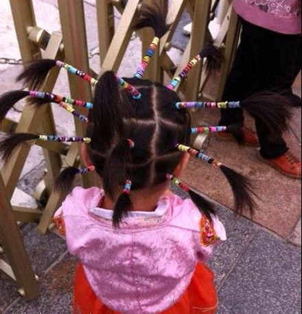 孩子她亲妈真是下功夫了儿童gif搞笑图片