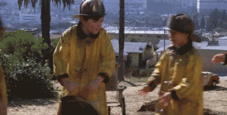 小小消防员，效率就是高儿童gif搞笑图片