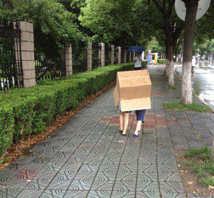 还是小孩子头脑灵活儿童gif搞笑图片