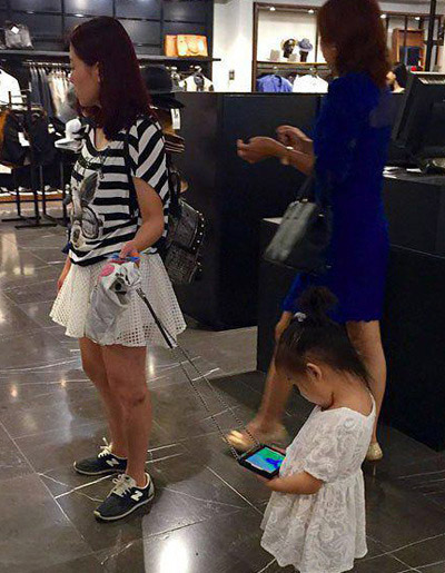 这下孩子走不丢了儿童gif搞笑图片