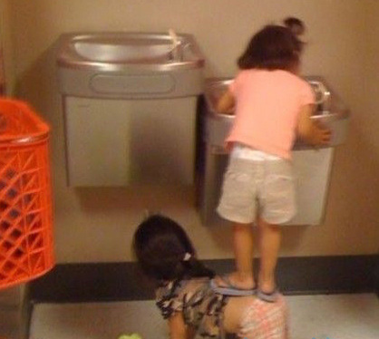 好朋友，就是需要有这样的情儿童gif搞笑图片