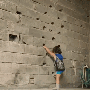 攀岩儿童gif搞笑图片