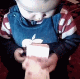 这娃天生就是数钱的料儿童gif搞笑图片