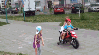 从小就有高富帅的潜质儿童gif搞笑图片