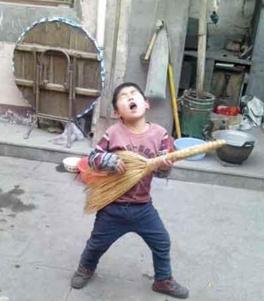 未来的摇滚明星儿童gif搞笑图片