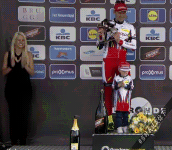 小孩子就是这么的天真可爱儿童gif搞笑图片