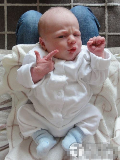 你迷人的眼神秒杀了哥啊。。。儿童gif搞笑图片