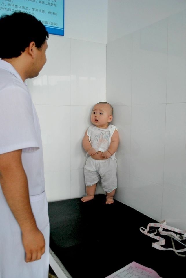 小盆友在医院都这样纸啊？儿童gif搞笑图片