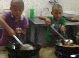 新东方烹饪学校也是人才济济啊儿童gif搞笑图片