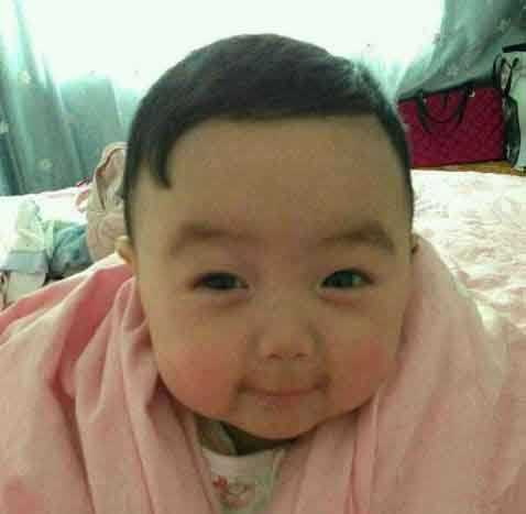 这发型，这表情，二货父母伤不起啊儿童gif搞笑图片