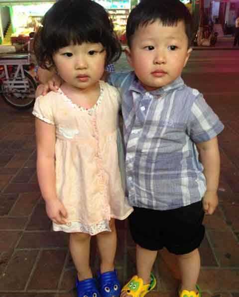 小子有一手儿童gif搞笑图片