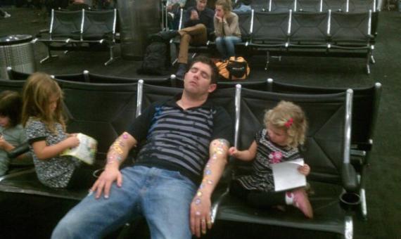 小小艺术家儿童gif搞笑图片